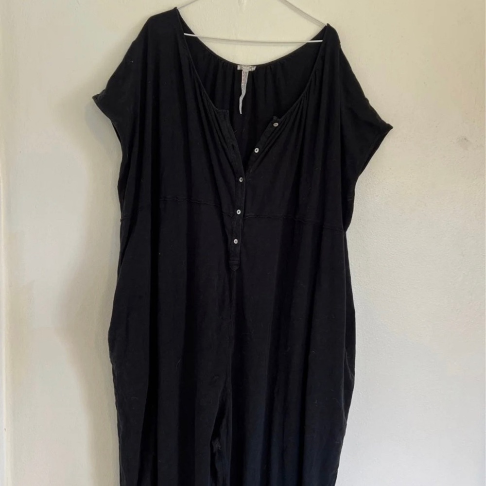 ISO Free People No Bad Days jumper in black!